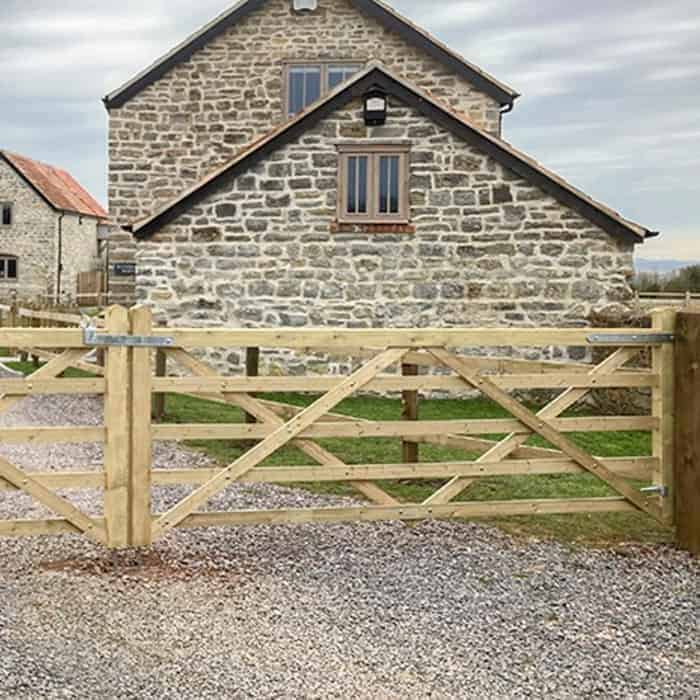Field 5 Bar Gates 1220mm - Image 3